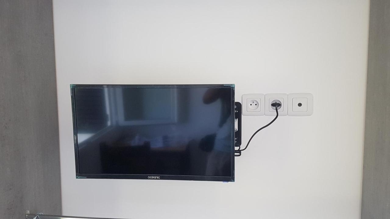New Cheap Private Room, Kitchen , Overwieuw Sea,Tram On Spot, 12 Minutes From Nice Train Station With Tram , Beach In 17 Min Tram , Chambre Privee Pas Cher, Cuisine Equipee , Tram Sur Place, Apercu Mer, 12 Min De La Gare De Nice Avec Le Tram, 17 Min المظهر الخارجي الصورة