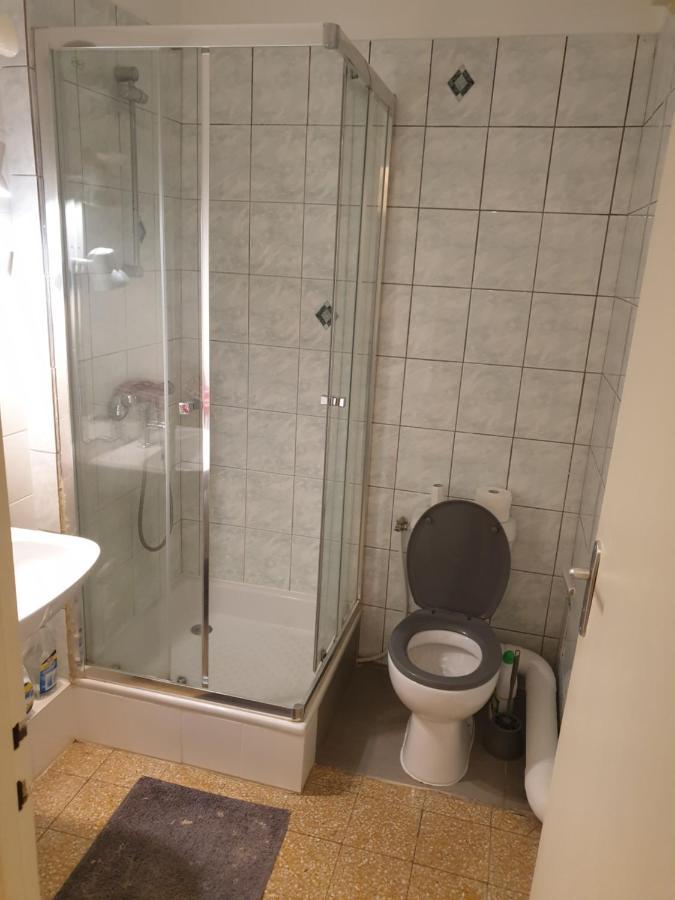 New Cheap Private Room, Kitchen , Overwieuw Sea,Tram On Spot, 12 Minutes From Nice Train Station With Tram , Beach In 17 Min Tram , Chambre Privee Pas Cher, Cuisine Equipee , Tram Sur Place, Apercu Mer, 12 Min De La Gare De Nice Avec Le Tram, 17 Min المظهر الخارجي الصورة