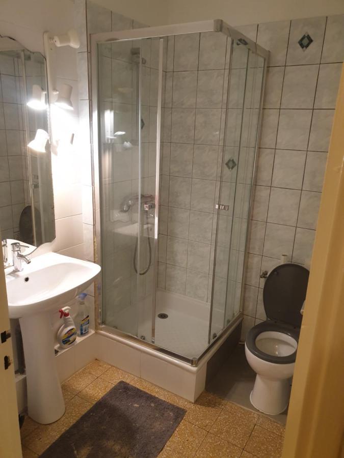 New Cheap Private Room, Kitchen , Overwieuw Sea,Tram On Spot, 12 Minutes From Nice Train Station With Tram , Beach In 17 Min Tram , Chambre Privee Pas Cher, Cuisine Equipee , Tram Sur Place, Apercu Mer, 12 Min De La Gare De Nice Avec Le Tram, 17 Min المظهر الخارجي الصورة
