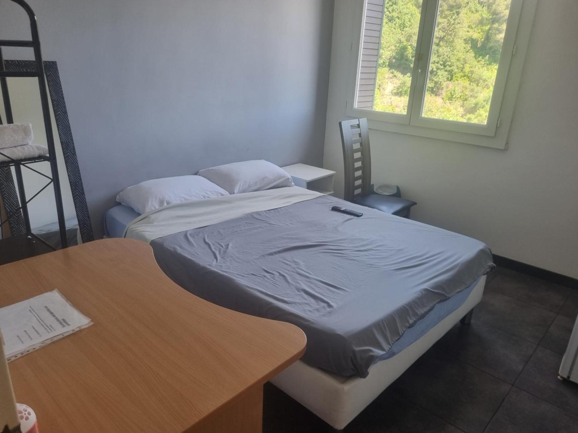 New Cheap Private Room, Kitchen , Overwieuw Sea,Tram On Spot, 12 Minutes From Nice Train Station With Tram , Beach In 17 Min Tram , Chambre Privee Pas Cher, Cuisine Equipee , Tram Sur Place, Apercu Mer, 12 Min De La Gare De Nice Avec Le Tram, 17 Min الغرفة الصورة