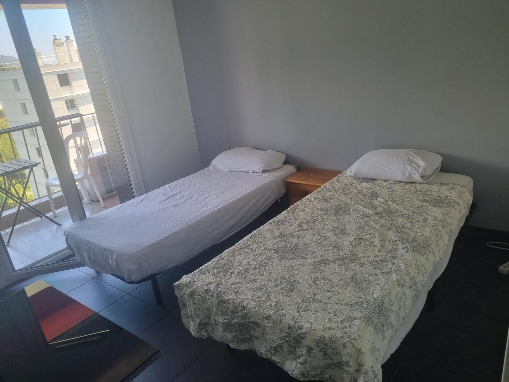 New Cheap Private Room, Kitchen , Overwieuw Sea,Tram On Spot, 12 Minutes From Nice Train Station With Tram , Beach In 17 Min Tram , Chambre Privee Pas Cher, Cuisine Equipee , Tram Sur Place, Apercu Mer, 12 Min De La Gare De Nice Avec Le Tram, 17 Min الغرفة الصورة