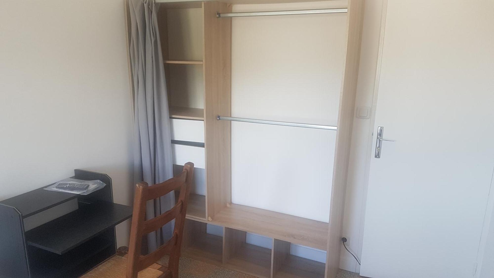 New Cheap Private Room, Kitchen , Overwieuw Sea,Tram On Spot, 12 Minutes From Nice Train Station With Tram , Beach In 17 Min Tram , Chambre Privee Pas Cher, Cuisine Equipee , Tram Sur Place, Apercu Mer, 12 Min De La Gare De Nice Avec Le Tram, 17 Min الغرفة الصورة