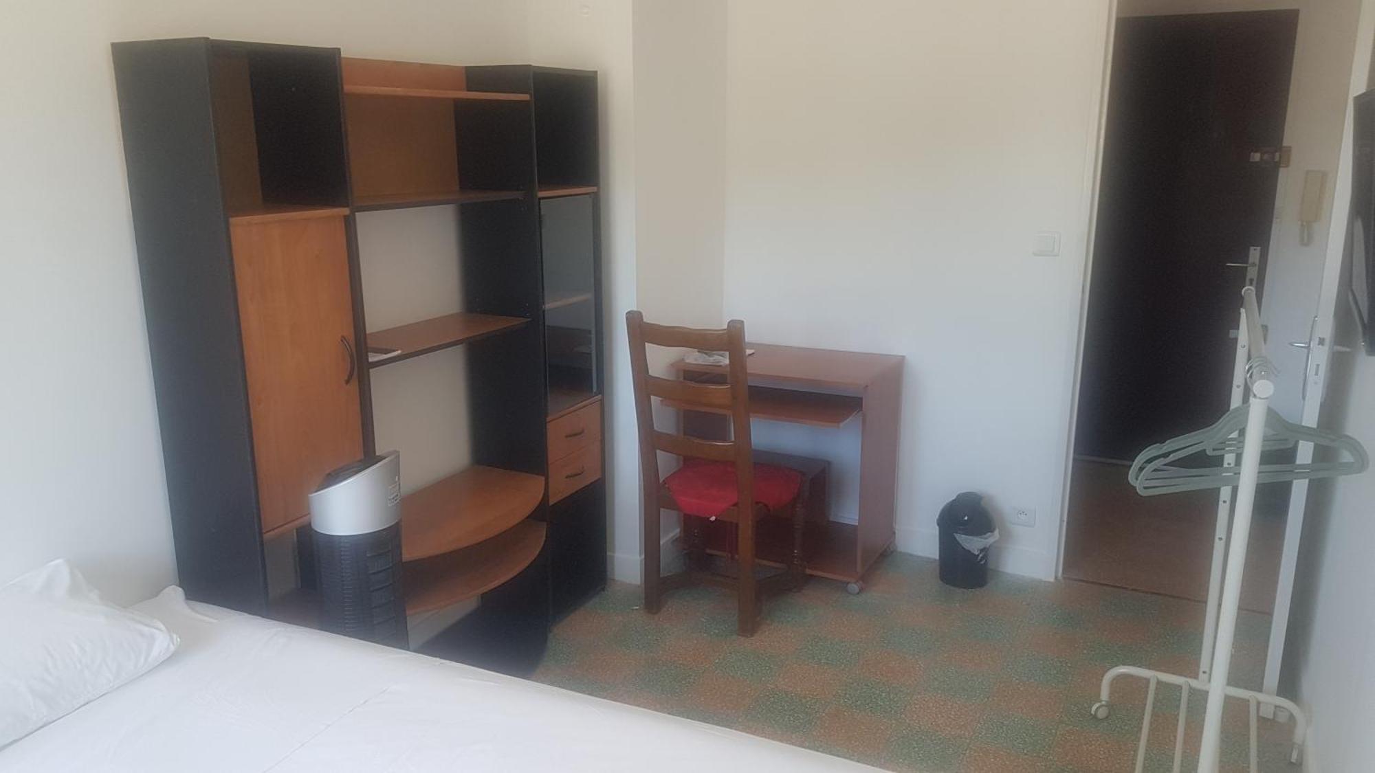 New Cheap Private Room, Kitchen , Overwieuw Sea,Tram On Spot, 12 Minutes From Nice Train Station With Tram , Beach In 17 Min Tram , Chambre Privee Pas Cher, Cuisine Equipee , Tram Sur Place, Apercu Mer, 12 Min De La Gare De Nice Avec Le Tram, 17 Min الغرفة الصورة